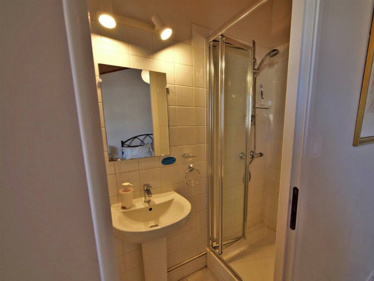 Ensuite shower for Ground Floor bedroom at Villa Les Pins du Phare