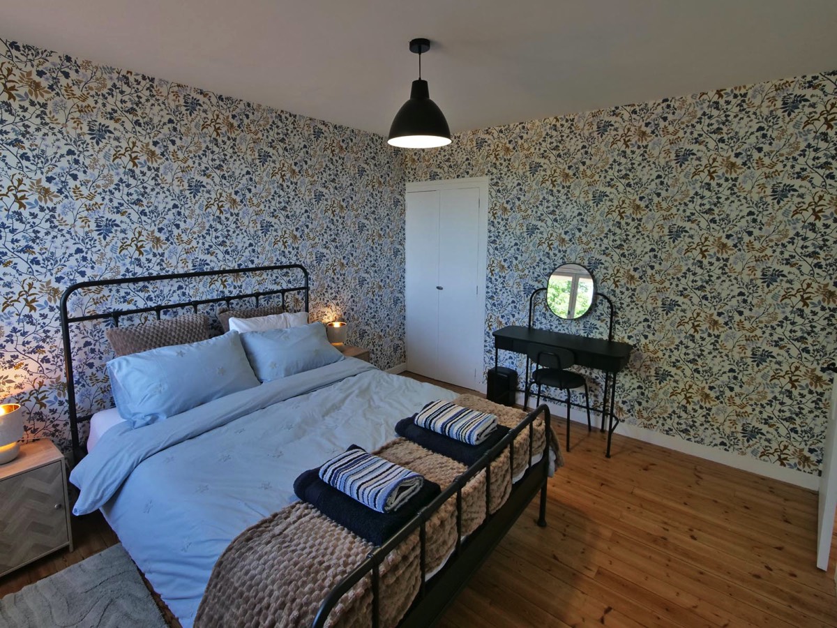 Double bedroom at Chez le Pinier Gîte