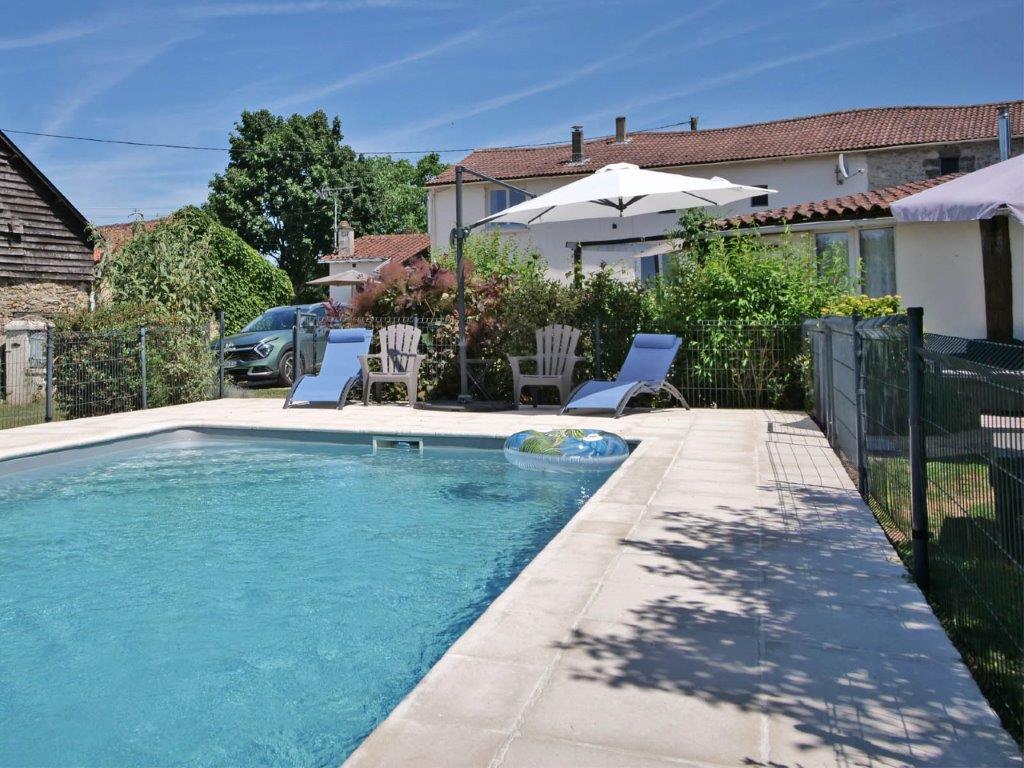 Swimming pool at Chez Le Pinnier Gite