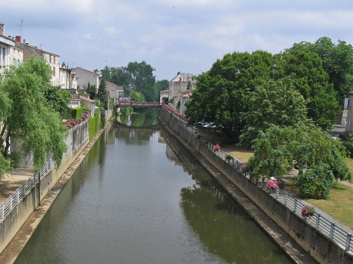 Canal in centre of Fontenay le Comte
