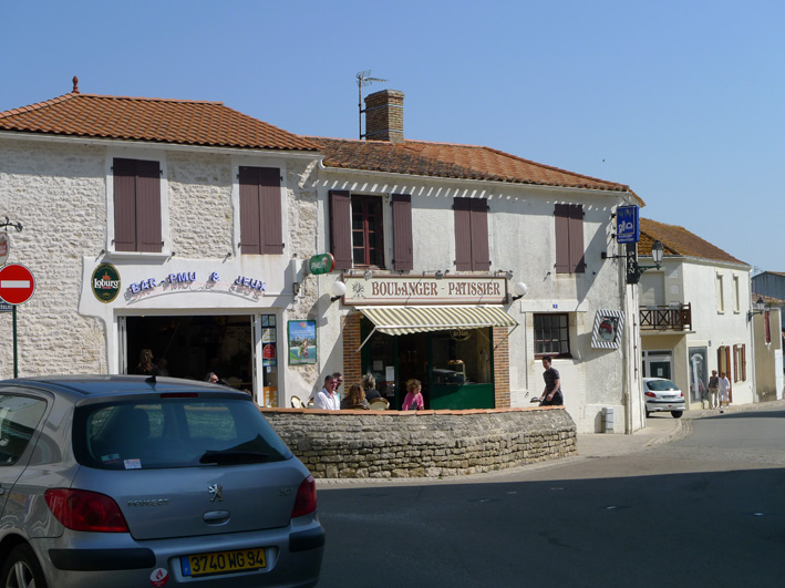 Bar and Bakery in Angles