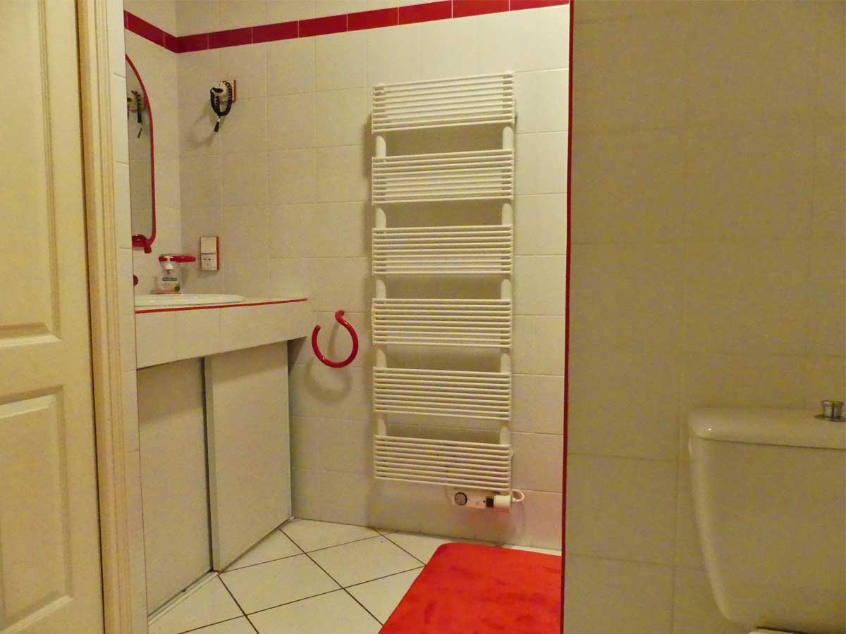 Ground Floor Shower Room at La Launiere Holiday Villa