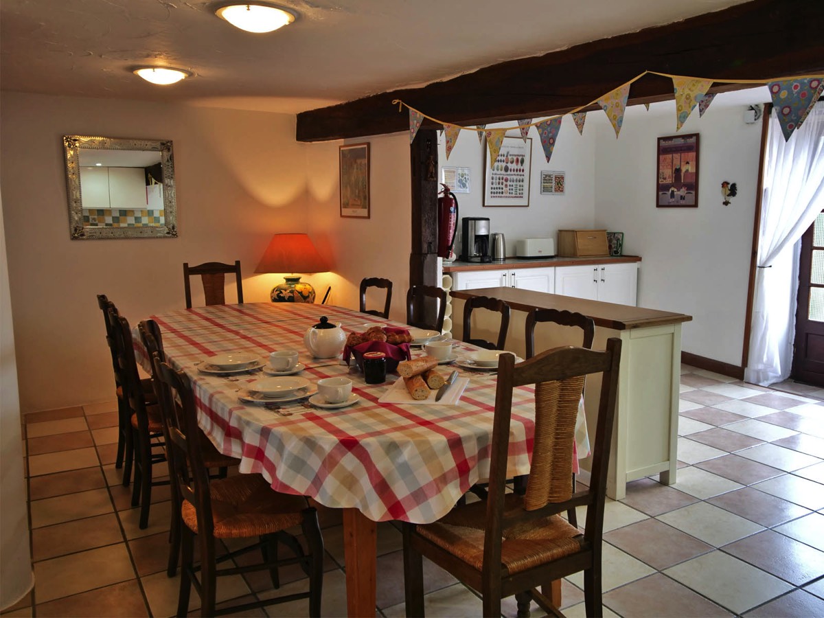 Large dining table for 10 guests at Les Poiriers Holiday Cottage