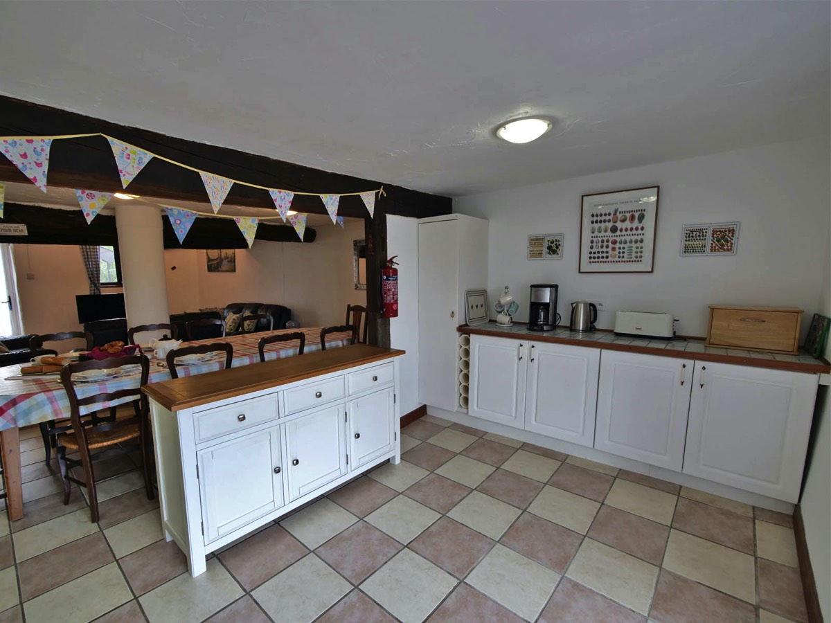 Fitted Kitchen at Les Poiriers Holiday Cottage