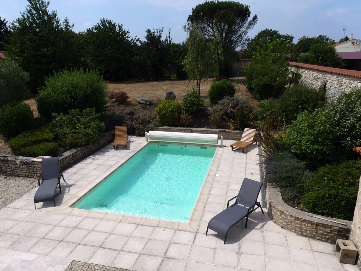 The pool at Residence des Papillons