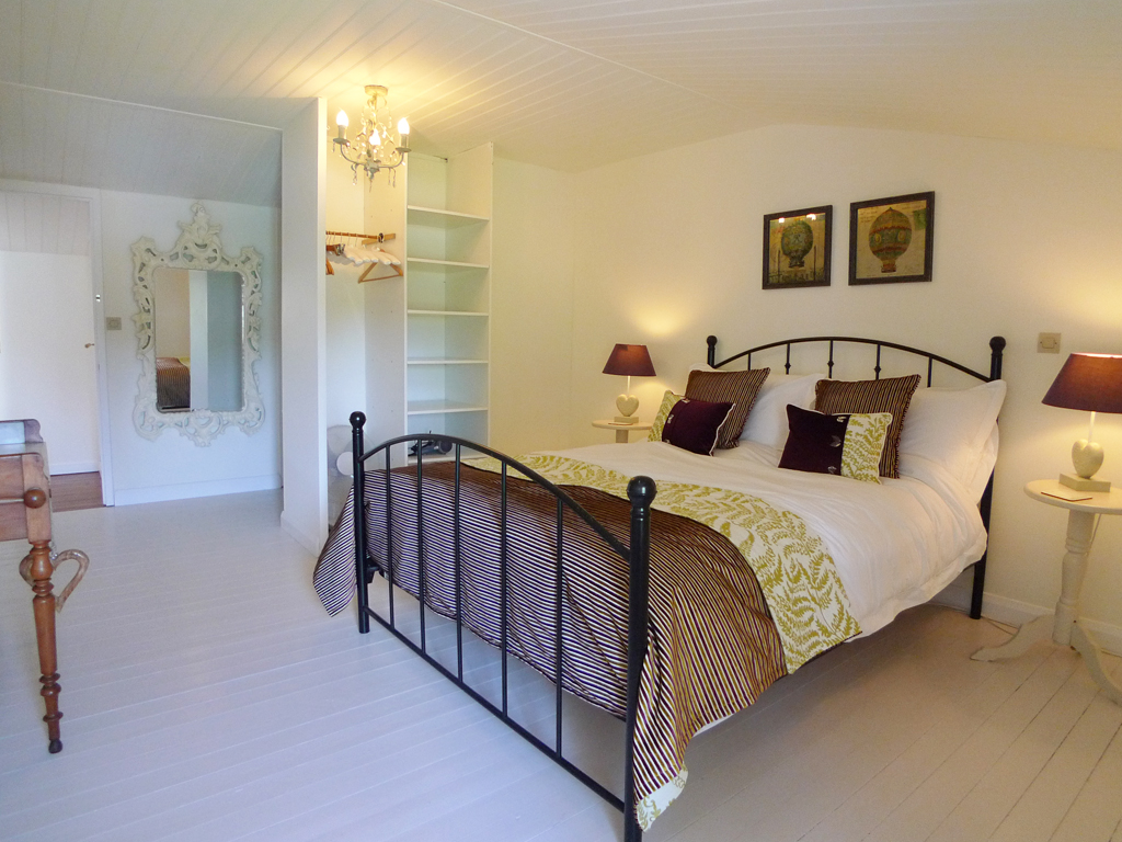 Double Bedroom with en suite Shower room at The Cornflowers